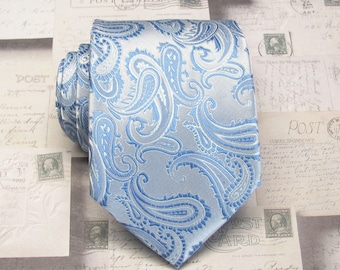 Corbata masculina Periwinkle Blue Paisley sobre corbata azul claro con cuadrado de bolsillo a juego