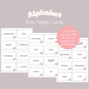 Könnte beinhalten: Alphabet-Date-Night-Karten mit verschiedenen Ideen, darunter Amusement Park, Arcade und Aquarium. Jede Karte hat ein rosa Herz. Die Karten sind für alle Budgets und Persönlichkeiten konzipiert.