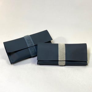 étui à tabac design leavalli CAIRO | cuir synthétique ultra doux (végétalien) | asphalte couleur | dimensions 15,5 x 6-8 cm | minimaliste | fabriqué à la main