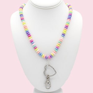 Collier arc-en-ciel pastel faux bonbons pour professeur avec porte-clés coeur et clip pivotant Bijoux à breloques mignons faits à la main pour femme Kawaii argent