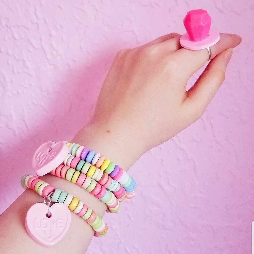 Pastel Candy Rainbow Heart Beaded Bracelet. 