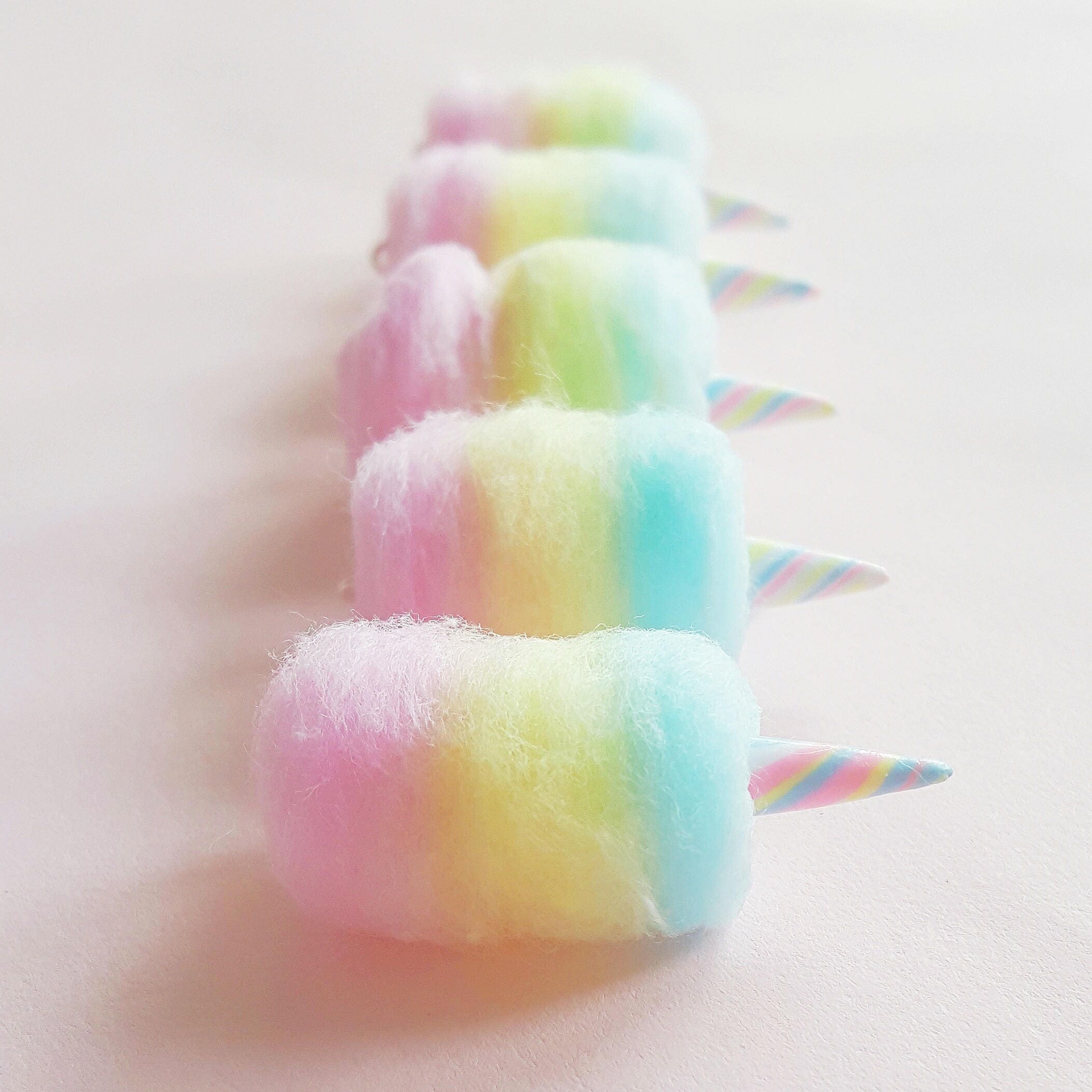 Zuckerwatte Anhänger, Harajuku Zuckerwatte, Regenbogen Zuckerwatte Schmuck  Karneval Zuckerwatte Armband Kawaii Schmuck - .de