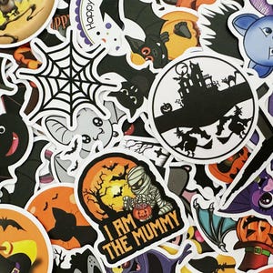 50 Stück Halloween-Aufkleber, Fledermaus- und Kürbis-Aufkleber für Halloween-Dekor, Halloween-Aufkleber, wasserdichte Vinyl-Aufkleber