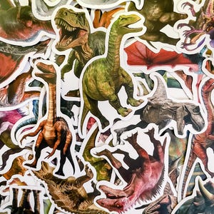 100 Stück Kinder Dinosaurier Aufkleber, gestanzte wasserdichte lustige Aufkleber, Dino-Liebhaber-Pack, ideal für Wasserflaschen & Sammelalben