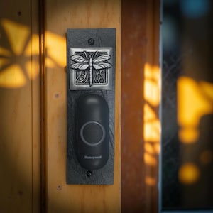 Craftsman DRAGONFLY WIRELESS Doorbell Backplate Bronze, Platinum or Copper on Natural Slate