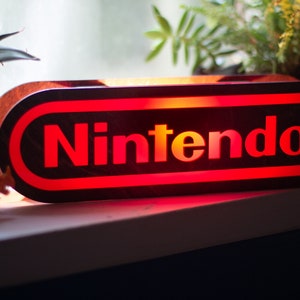 Nintendo Lampe: Acryl & Holz, Wand oder Tisch Dekor