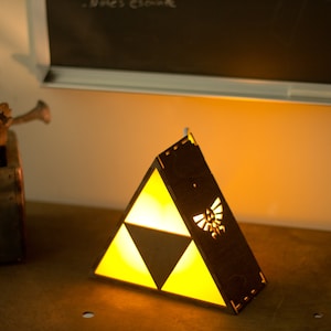 Zelda Triforce Lamp Hyrule Crest Detail image 5