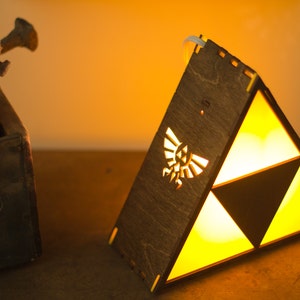 Zelda Triforce Lamp Hyrule Crest Detail image 4