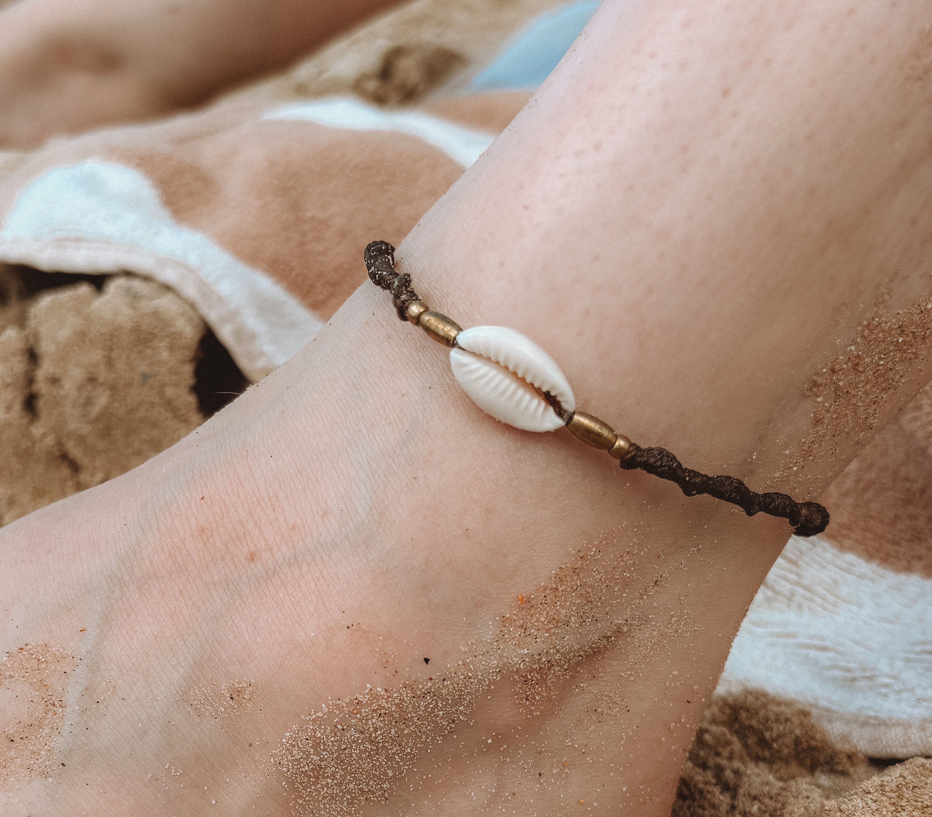 BONNIE - Handmade macrame anklet, boho jewellery, unique, beach style jewellery, simple shell anklet