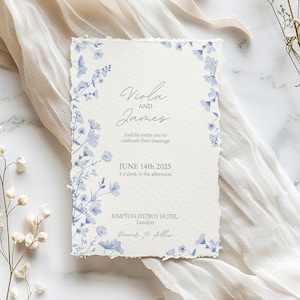 Conjunto de convites de casamento Blue Toile | Modelos digitais personalizados | Convite Vintage Dusty Blue | Flores Chinoiserie | Com cartão de detalhes | TC1