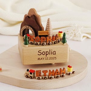 Caja de música de tren de madera con nombre grabado, regalo personalizado para baby shower, caja de música de madera, regalo para recién nacidos, recuerdo de primer cumpleaños