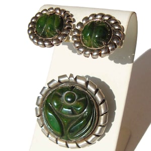 Vintage Bakelite & Chrome Carved Green Brooch Earrings Jewelry Set image 1