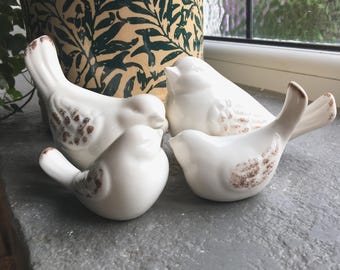 Conjunto de tórtolas / Adorno familiar / Adorno para repisa de chimenea / Regalo para ella / Adorno navideño / Temática amorosa / Decoración neutra / Estatua de cerámica