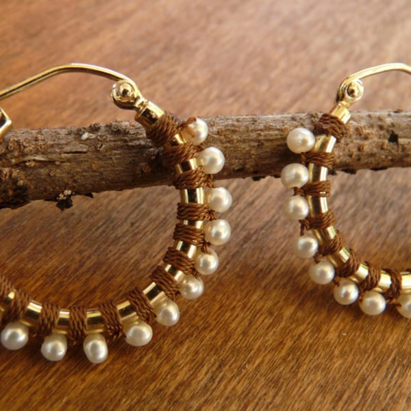 Freshwater Pearl Small 14 kt Gold Hoop Earring