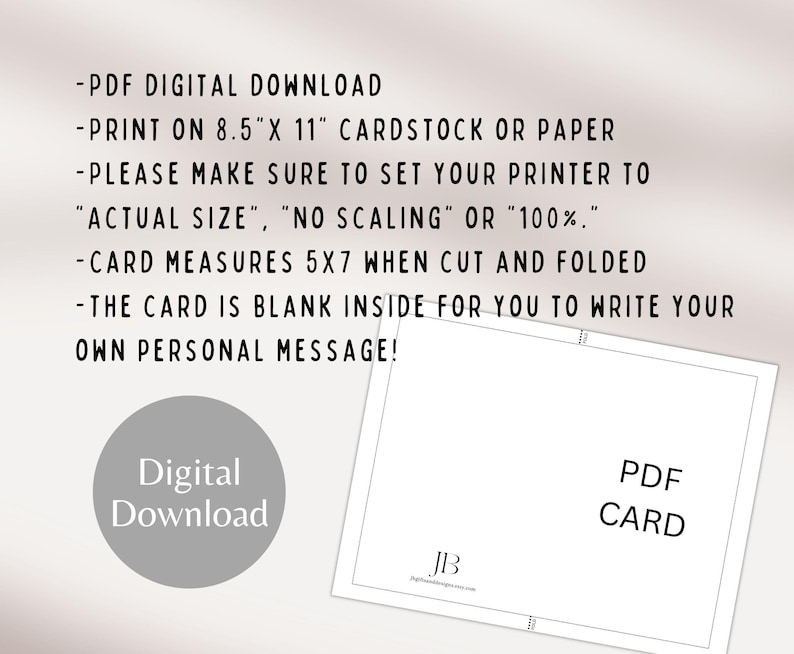 Pu&ograve; includere: Una scheda scaricabile digitalmente con il testo "PDF CARD" in basso a destra. La scheda misura 12,7 x 17,8 cm una volta tagliata e piegata. La scheda &egrave; vuota all'interno per un messaggio personale.