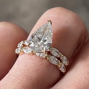 3 CT Pear Shaped Moissanite Bridal Set Moissanite Engagement Ring Gold Cluster Wedding Women Unique Marquise Moissanite Band Chevron