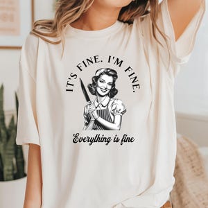 Funny Retro 1950s Unhinged Housewife Everything is Fine Shirt Sarcastic Adult Humor Vintage T-Shirt for mom humorous gift for her