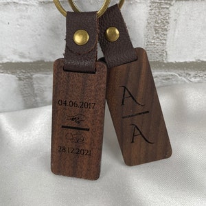 Porte clé personnalisé en bois de noyer et cuir - Porte-clés famille - Cadeau pour Couple, fête des pères, fête des mères, cadeau de noël