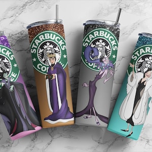 K&ouml;nnte beinhalten: Vier Edelstahlbecher mit Glitzer und einem Starbucks-Logo. Jeder Becher zeigt einen anderen Disney-B&ouml;sewicht: Maleficent, Cruella de Vil, Ursula und die b&ouml;se K&ouml;nigin.