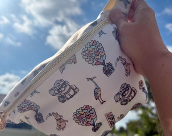 Disney Up Midjeväska | Pixar Midjeväska med Carl, Ellie, Dug och Kevin | Disney World Park Väska | Söt Disney Axelremsväska