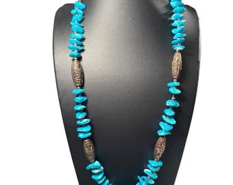 Collar Heishi de concha azul del suroeste con separadores florales de cobre y cierre de barril de 20 pulgadas.