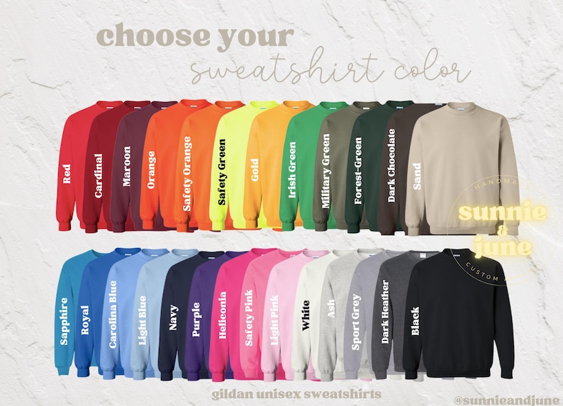 Puede incluir: Una selecci&oacute;n de 20 sudaderas unisex Gildan en varios colores, incluyendo rojo, cardenal, granate, naranja, naranja de seguridad, verde de seguridad, dorado, verde irland&eacute;s, verde militar, verde bosque, chocolate negro, arena, zafiro, azul real, azul Carolina, azul claro, azul marino, morado, heliconia, rosa de seguridad, rosa claro, blanco, ceniza, gris deportivo, gris oscuro y negro. El texto "choose your sweatshirt color" est&aacute; en la parte superior de la imagen. El texto "gildan unisex sweatshirts" est&aacute; en la parte inferior de la imagen.