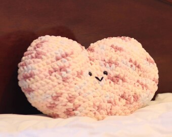 Patrón de ganchillo amigurumi (PDF en inglés): Cojín de corazón esponjoso