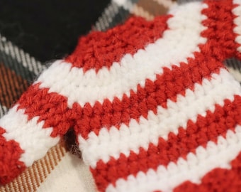 Patrón de ganchillo amigurumi (PDF en inglés): minijersey y media