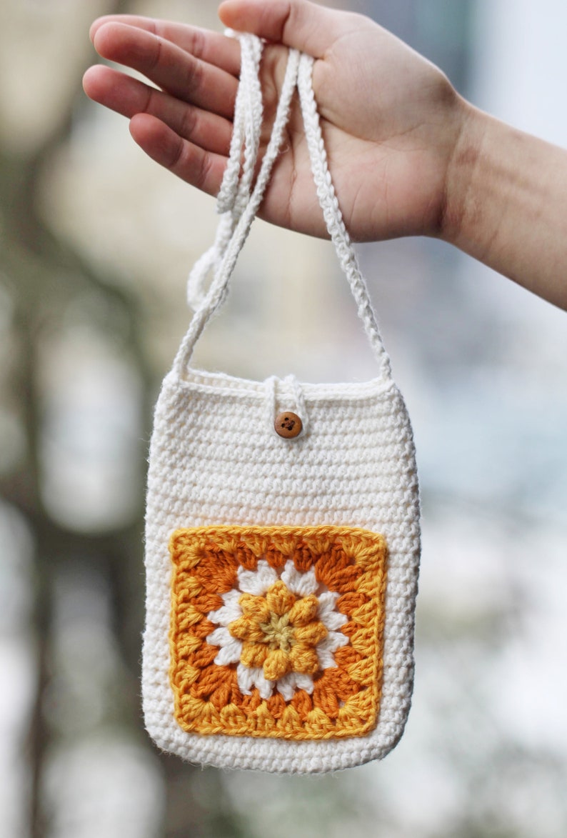Starburst Granny Square Phone Sling crochet pattern listing photo by LittleLoopsofWhimsy