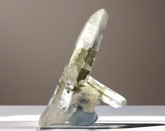 Penetrator quartz point with Siderite and Fluorite from Panasqueira mine