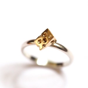 Käsering / Recyceltes Sterlingsilber / 9ct Gelbgold / Käseliebhaber / Käsegeschenk / Ring für immer / handgefertigter Schmuck / RockCakes