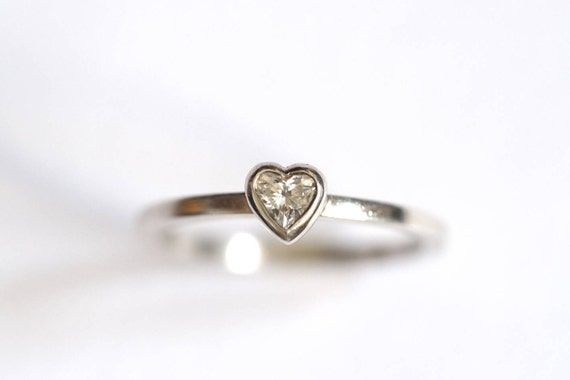 Mamá Anillo 14CT Oro Plateado Corazones acabado a mano hecho en el Reino Unido