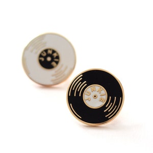 Vinyl Junkie Enamel Pin Badge / Vinyl Pin Badge / Crate Digger / Gift For Music Lover / Gift for Dad / Record Pin Badge / RockCakes