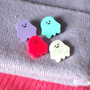 かわいいゴーストブローチ / レーザーカットアクリルゴースト / ゴーストピン / ハロウィンブローチ / ゴーストギフト / RockCakes / Hastings