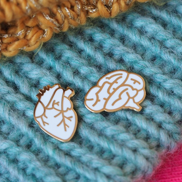 Badges coeur et cerveau en émail / Broche coeur anatomique / Broche cerveau / Pleine conscience / Cadeau de remise des diplômes / Lanière d'infirmière / Cadeau enseignant