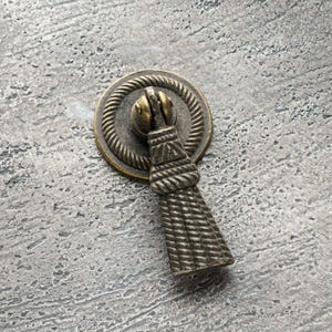 Metallknäufe für kleine Schmuckschatullen, dekorative Möbelknöpfe und Knäufe, antike Schubladengriffe mit verziertem Design, Retro-Design-Griff