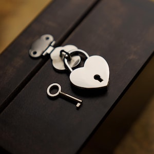 Stylish Heart Shaped Padlock for Gift Box, Decorative Love Lock, Elegant Luggage Lock, Silver Heart Padlock for Suitcases and Keepsakes