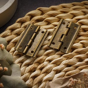 Mini-Messingscharnier, sicheres und funktionelles Scharnier für Schränke, klassische und robuste Scharniere für Geschenkboxen, Aufbewahrungstruhen und Holzandenken