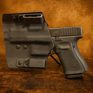 Glock 19/23/32 OWB Kydex & Leather Holster – Handcrafted Protection, Adjustable Cant and Retention, Fits 1.5–1.75″ Belts