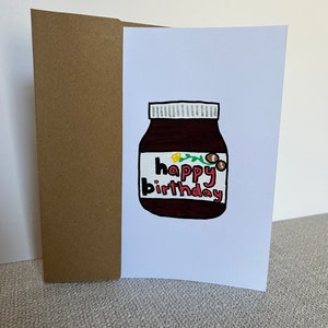 Cartão de aniversário com pasta de chocolate e avelã feita à mão com Nutella