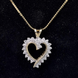 Pretty Diamond Heart Pendant Necklace In Yellow Gold