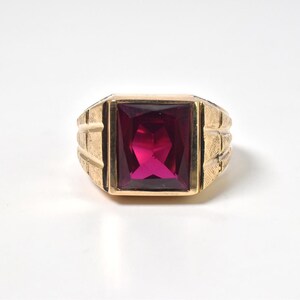 Charming 10K Yellow Gold Synthetic Ruby Gemstone Ring
