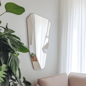 Asymmetrical wall mirror. Model B3