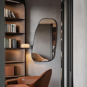 Asymmetrical wall mirror. Model Ş