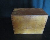 Antique wood recipe box with dovetail design measures 5 3 4 quot x 3 1 4 quot x 4 quot
