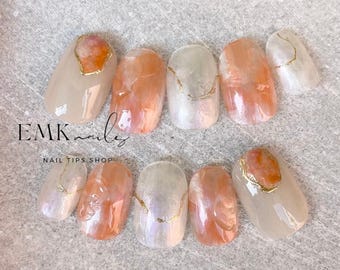 Handgefertigte Press-On Nägel | Pfirsich Quarz & Opal Marmor Design | Soft Glow Stone-inspirierte Spitzen | Wiederverwendbar | EMKnägel