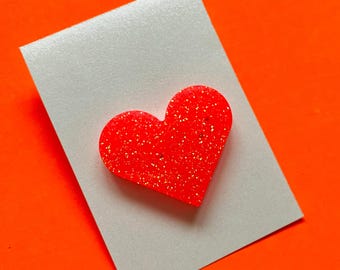 Pin de corazón grande con purpurina rojo coral neón