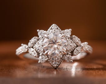 Anillo de compromiso Art Déco con moissanita y diseño floral vintage en plata 925.