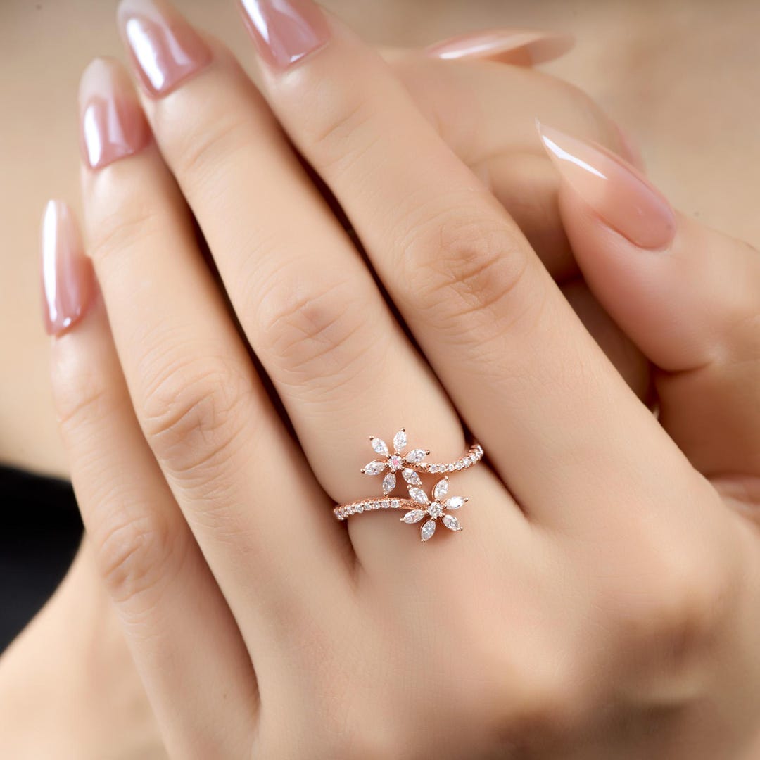 マーキスモアッサナイトダブルフラワーリング：18Kゴールド母娘