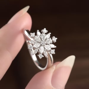 Snowflake Moissanite Ring - Sparkling Winter Elegance